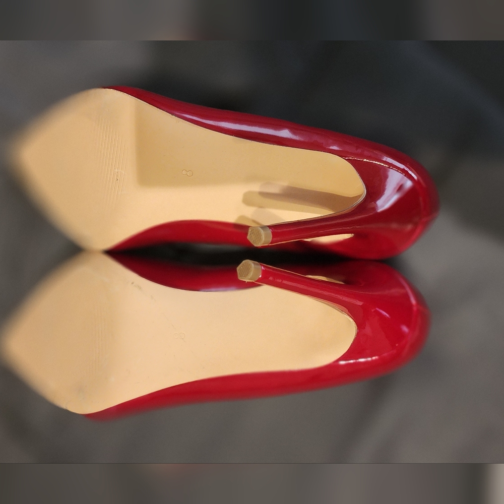 Steve Madden red pumps